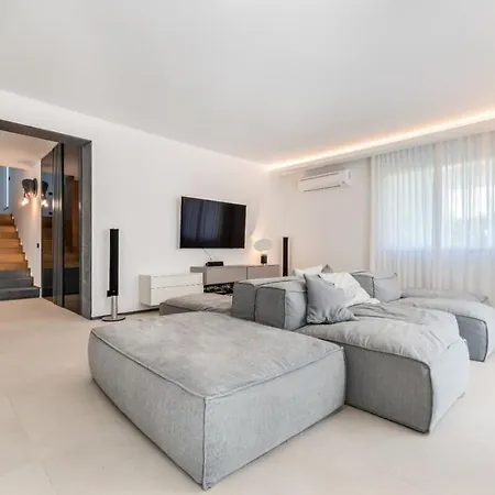 Modern Luxury Hidden Gem Close To Dei Marmi Forte dei Marmi