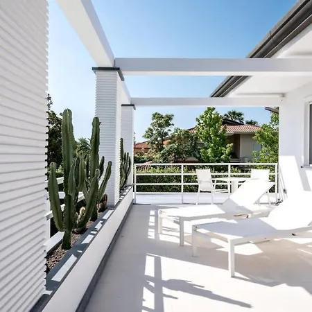 Modern Luxury Hidden Gem Close To Dei Marmi
