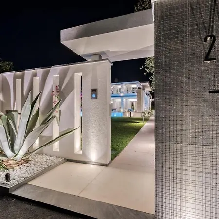Villa Modern Luxury Hidden Gem Close To Dei Marmi *